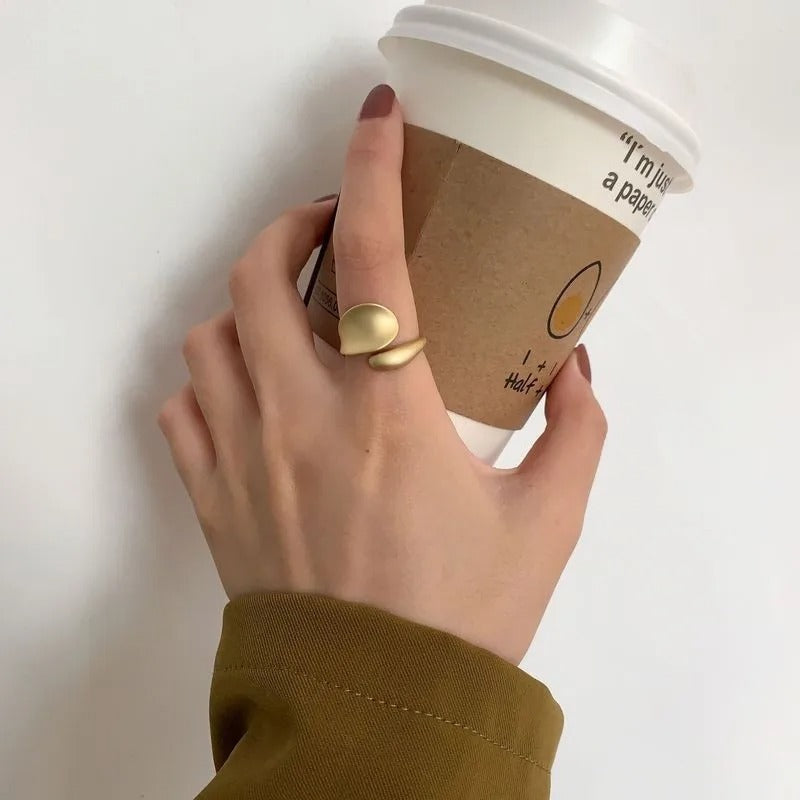 Chavri - Anmutige Welle Offener Ring