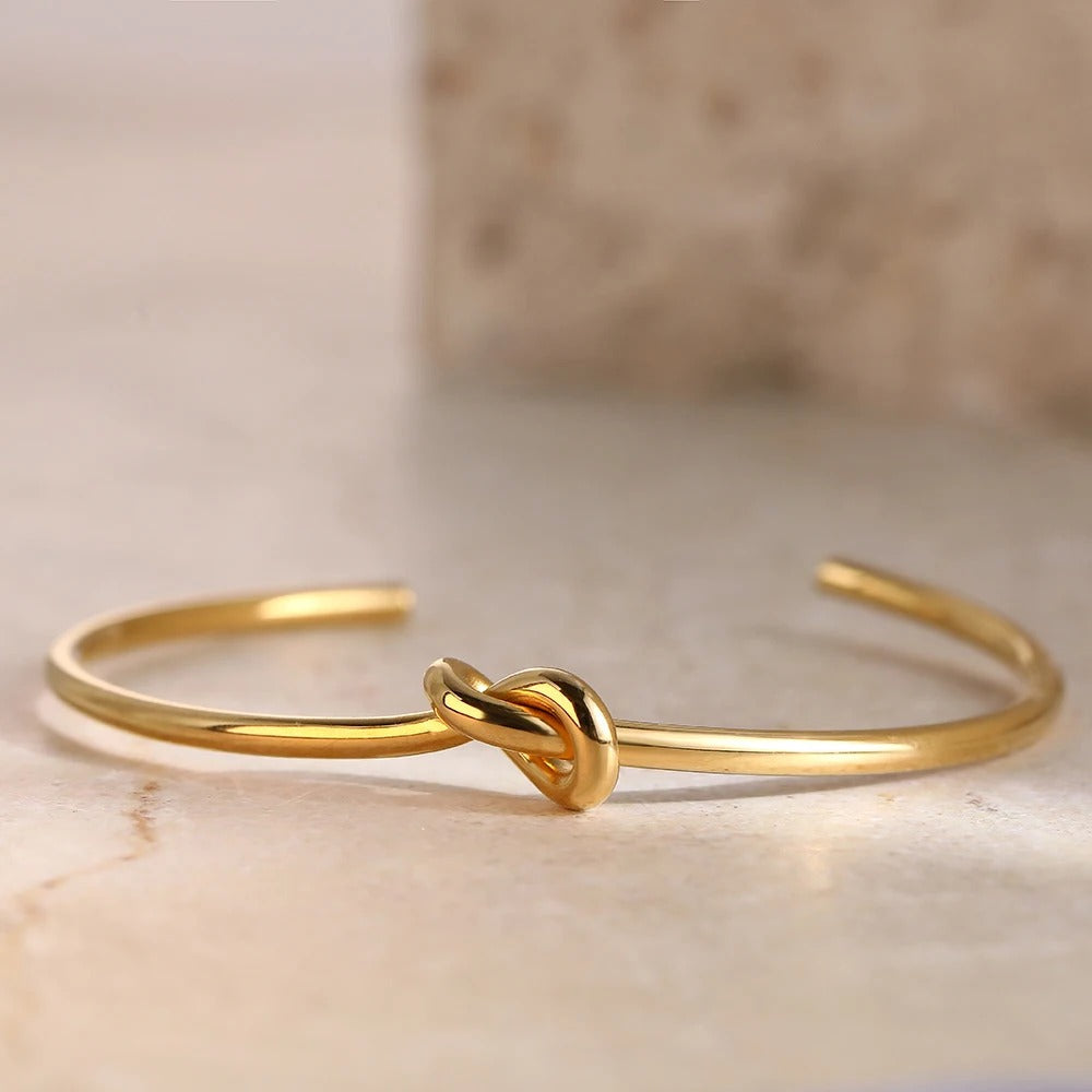 Carmiora - Elegantes Gedrehtes Armband