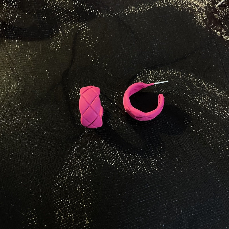 „Everything is Pink“-Kollektion geometrischer Statement-Ohrringe