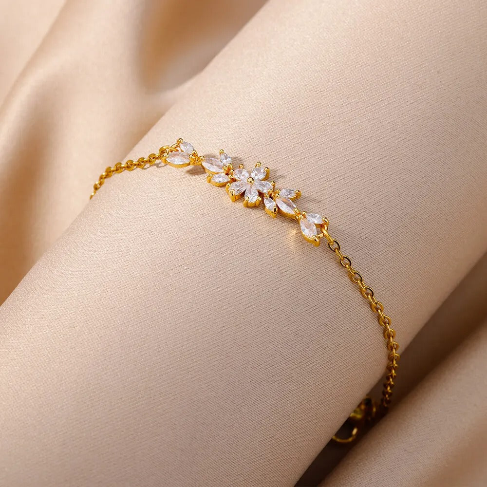 Carmiora - Zirkonia-Blumenarmband