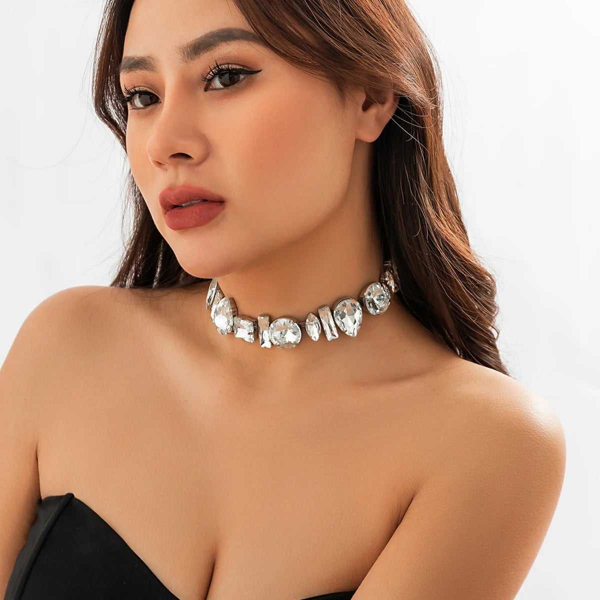 Chavri - Geometrische kristallklare Halskette