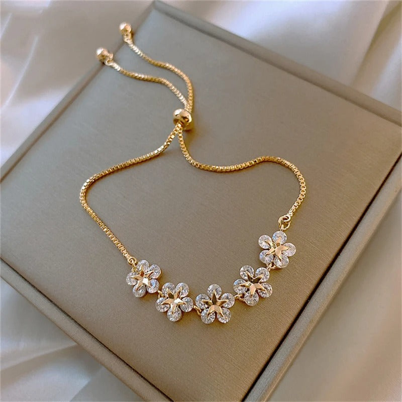 Carmiora - Kristall Gänseblümchen Blumenarmband