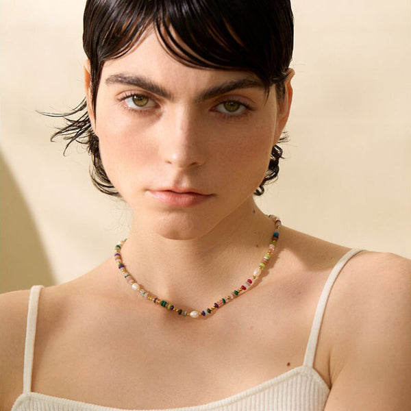 Bunte Perlenkette im böhmischen Stil