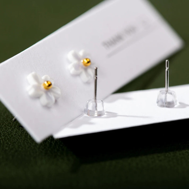 Kleine und Mini-Ohrstecker mit mehrfarbiger Keramikblume