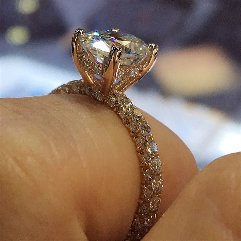 Carmiora - Atemberaubender Ring aus Strass