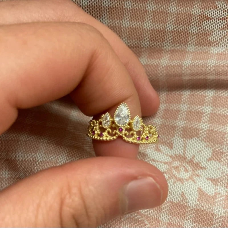 Chavri - Majestätischer gekrönter Eleganz Ring