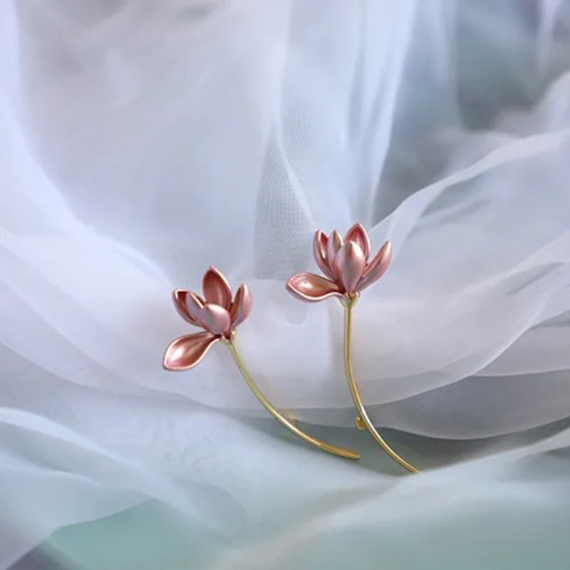 Schöne und exquisite Lotusblumen-Brosche.