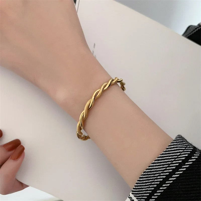 Carmiora - Gedrehtes Charm-Armband