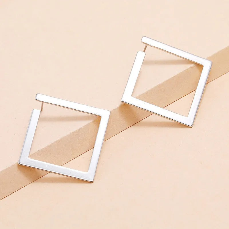 Carmiora - Schicke quadratische minimalistische Ohrringe