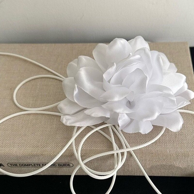 Übergroße Halskette mit Rosenblüten-Anhänger für Damen