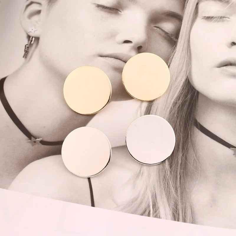 Minimalistische, flache, runde Ohrringe für jeden Tag für Damen