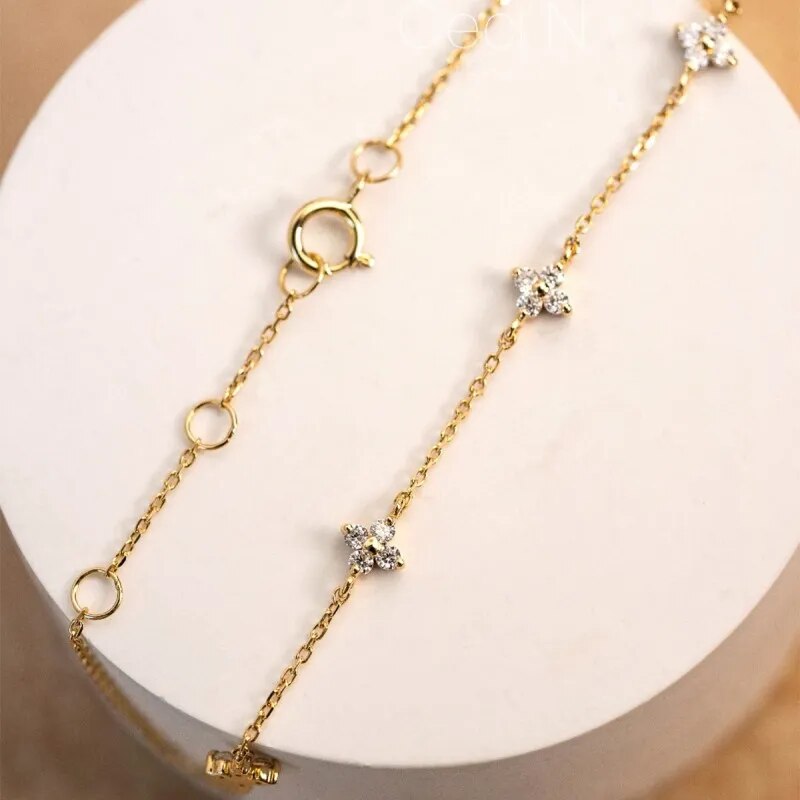 Zierliches Zirkonia-Blumenarmband für Damen