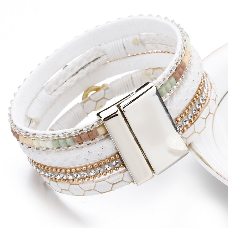 Schickes weißes mehrlagiges Bohemian-Armband