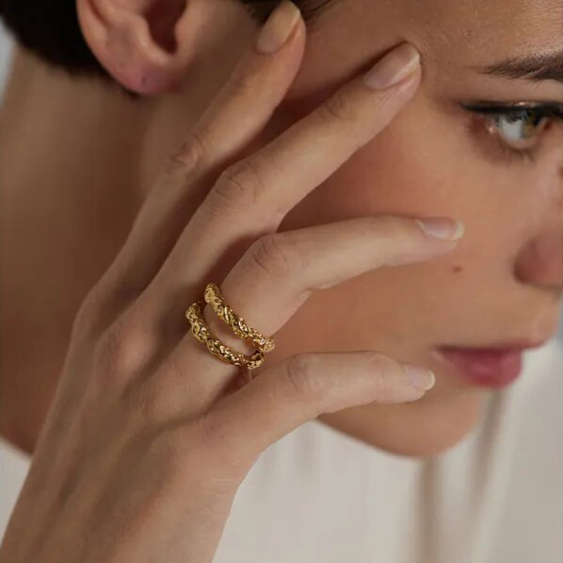 Fabelhafte strukturierte Ringe aus Edelstahl