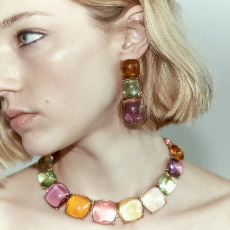 Lustige und leuchtende mehrfarbige Chokerhalsketten