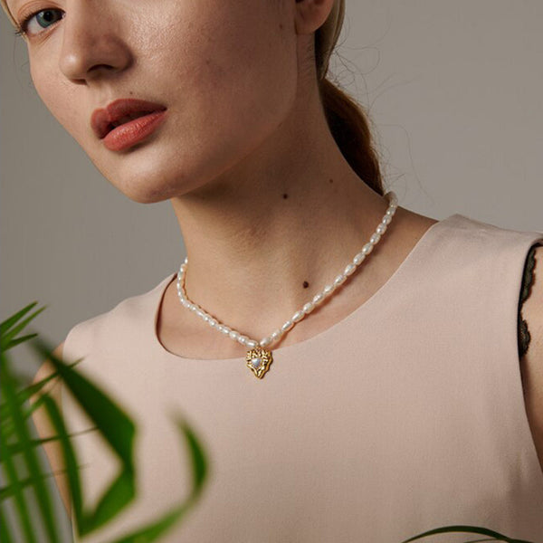 Halskette mit natürlicher Süßwasserperle und Herzanhänger