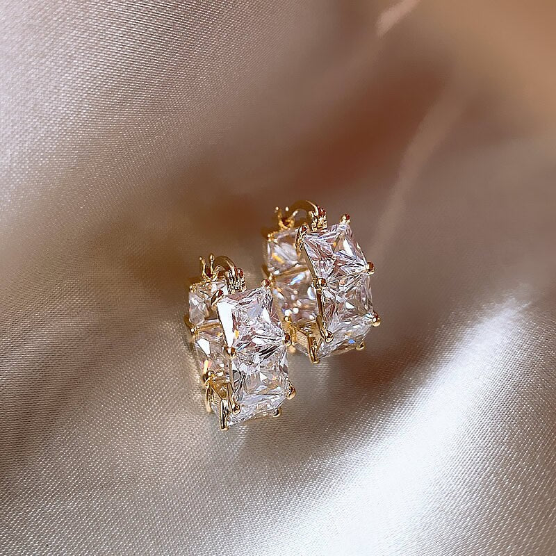 Exquisite Mini Creolen mit Strasssteinen