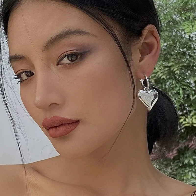 Chavri - Liebe Huggie-Ohrringe