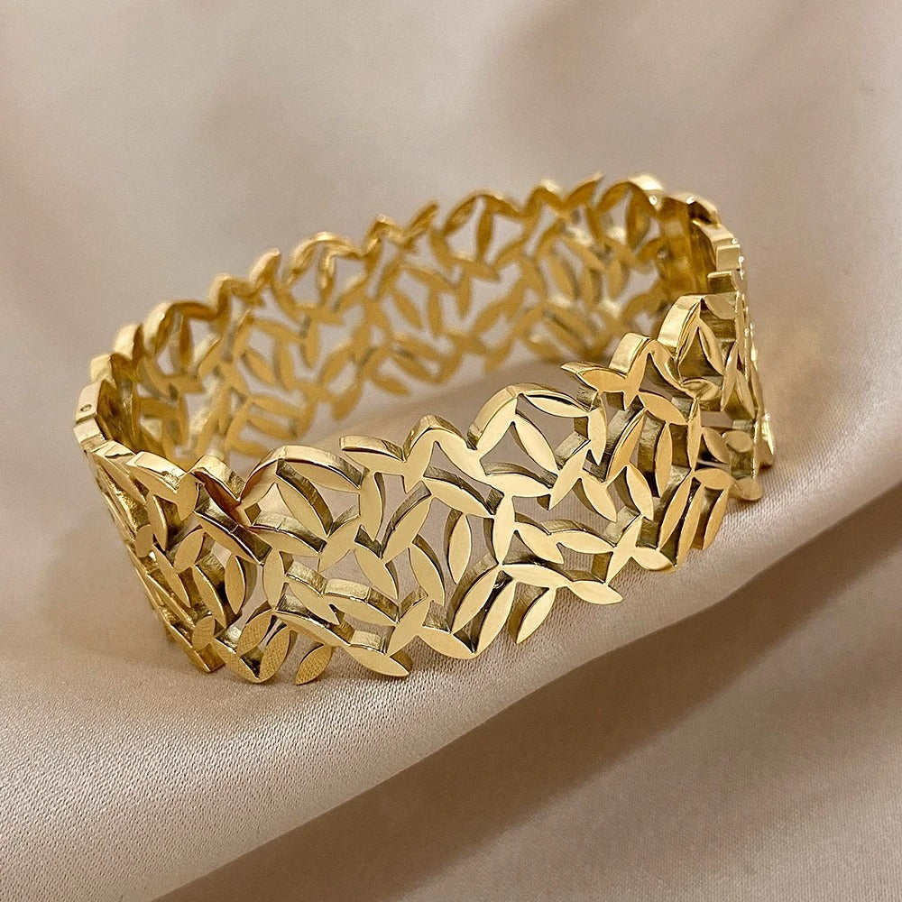 Carmiora - Charm Leaf Armreif
