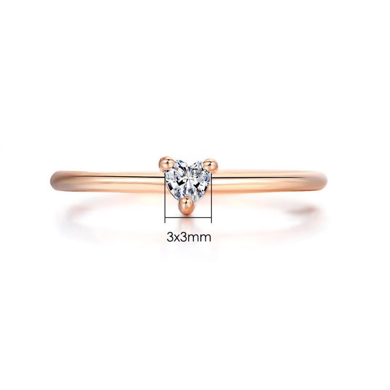 Verlobungsringe mit Mini-Herzen und Strasssteinen