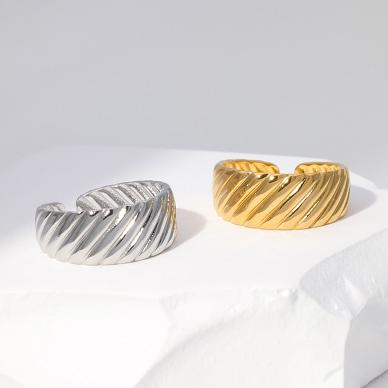 Verstellbare und stapelbare Ringkollektion aus Edelstahl