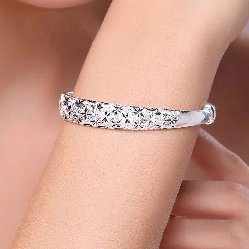 Carmiora - Kosmischer Gypsophila-Armbandschmuck