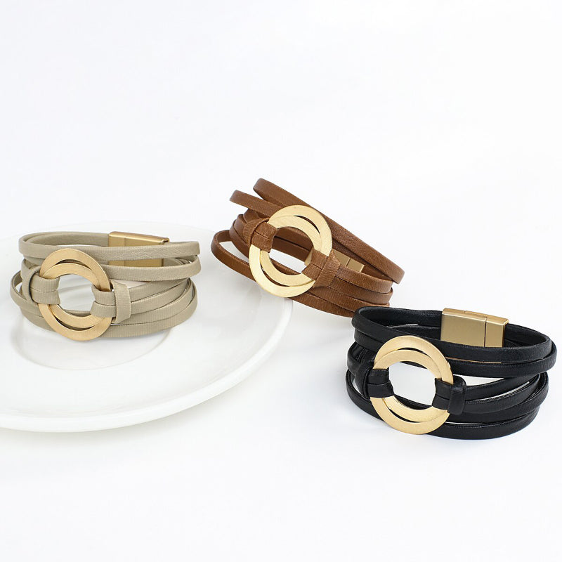 Mehrlagige Boho-Armbänder mit runder Schnalle