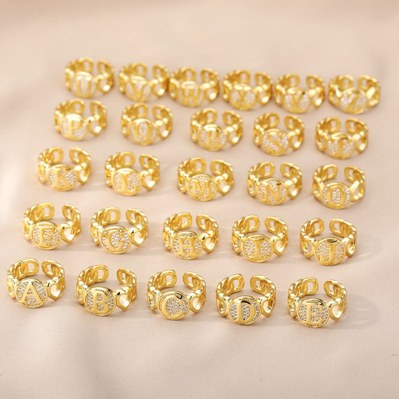 Ausgefallene, personalisierte, mit Strasssteinen besetzte offene Ringe mit Initialen