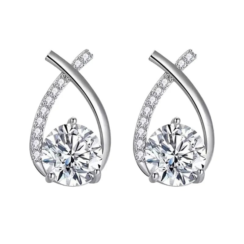 Elegante Ohrstecker mit überkreuzten Kristallen