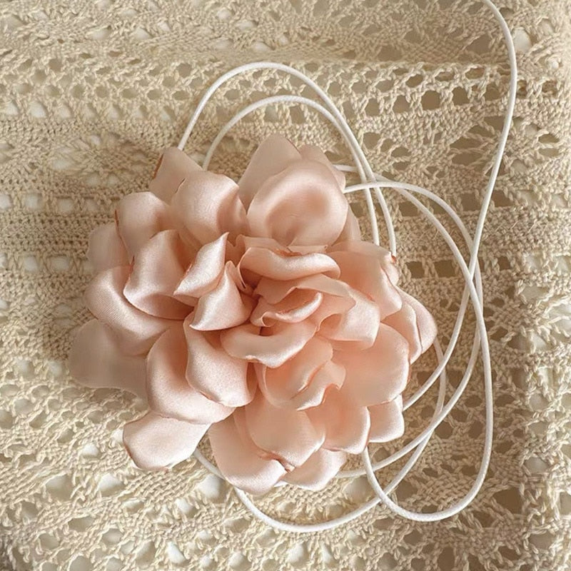 Übergroße Halskette mit Rosenblüten-Anhänger für Damen