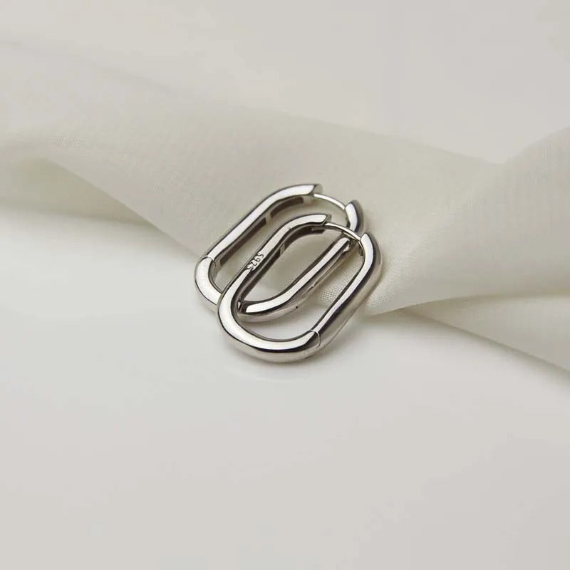 Chavri - Minimalistische U-Design Ohrstecker