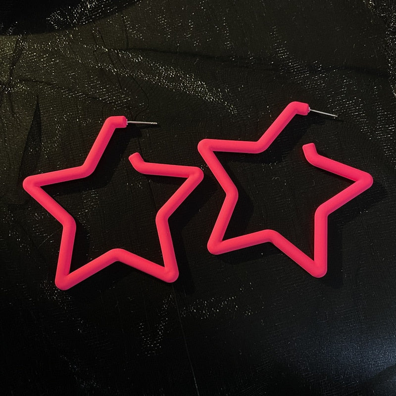 „Everything is Pink“-Kollektion geometrischer Statement-Ohrringe