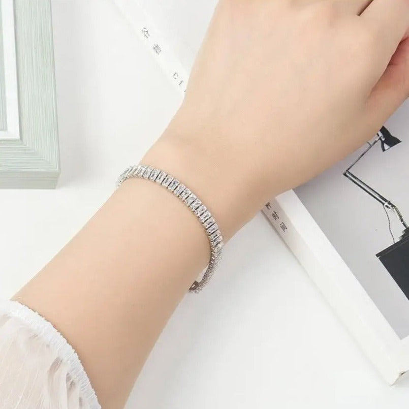 Carmiora - Glitzerndes Zirkon-Kristall-Armband