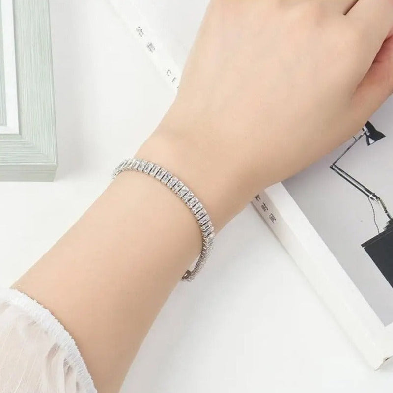 Carmiora - Glitzerndes Zirkon-Kristall-Armband