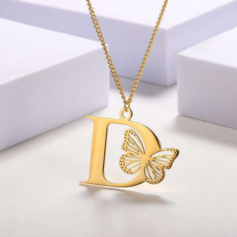 Buchstabenanhänger mit Schmetterlings-Akzent-Statement-Halsketten