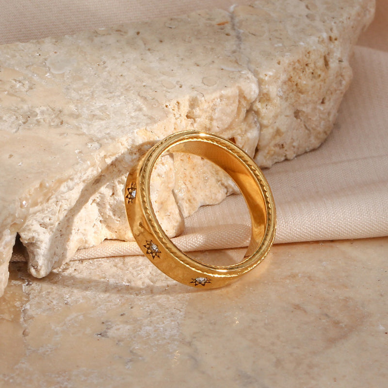 Edelstahlring mit Sonnenstrahlen-Strass