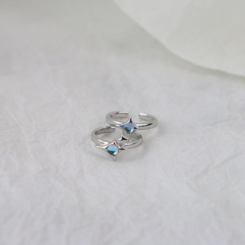 Kollektion unregelmäßiger Kreuzstern-Mondsteinringe