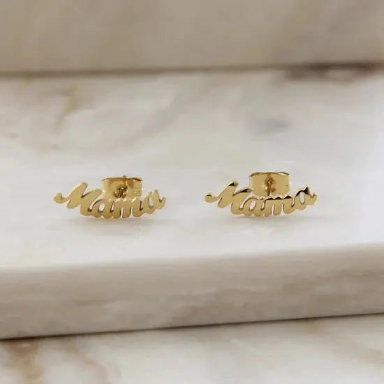 Ohrstecker mit „Mama“-Schriftzug