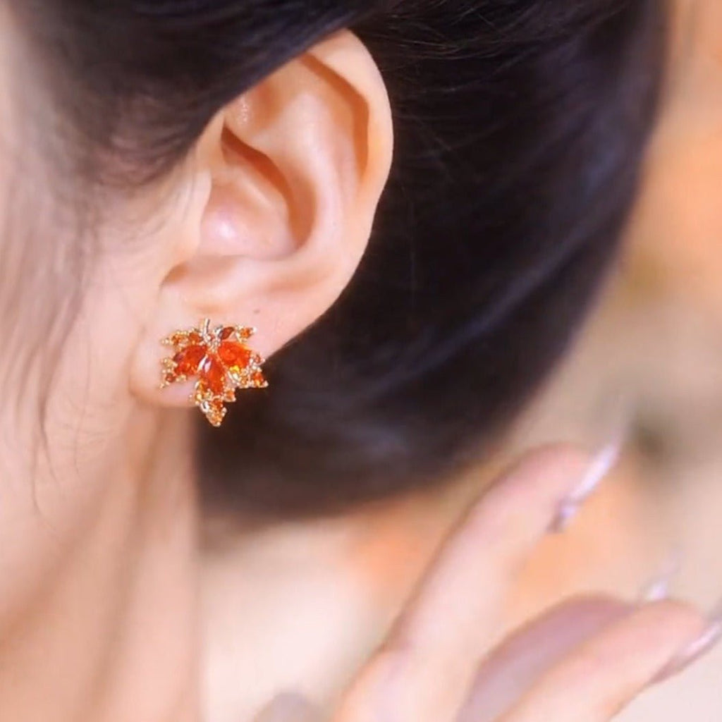 Ohrstecker mit Ahornblatt