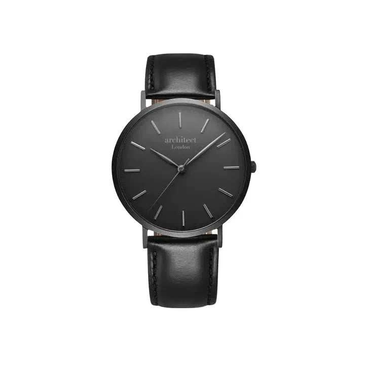 Minimalistische Herrenuhr mit handgravierter Schrift
