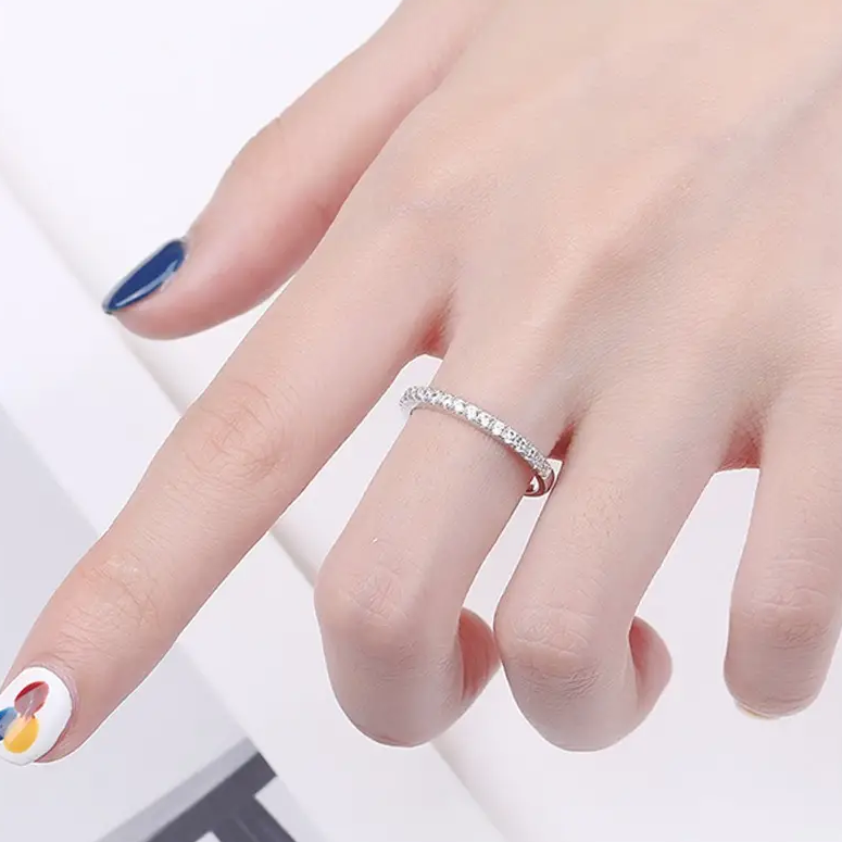 Carmiora - Brillanter Zirkonia-Ring