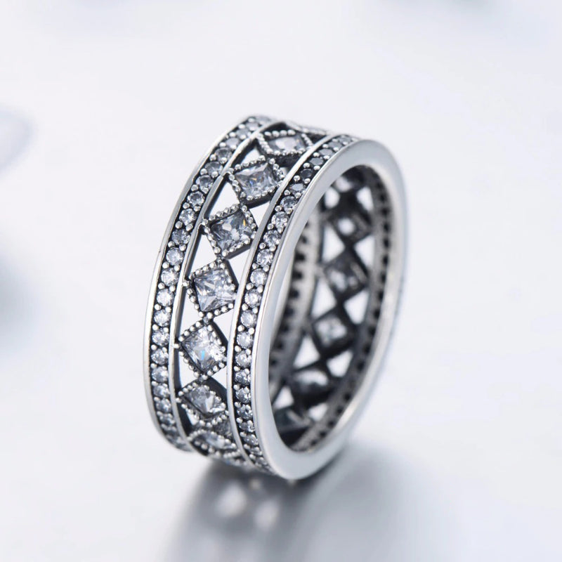 Funkelnde Ringe mit Zirkonia im Vintage-Stil