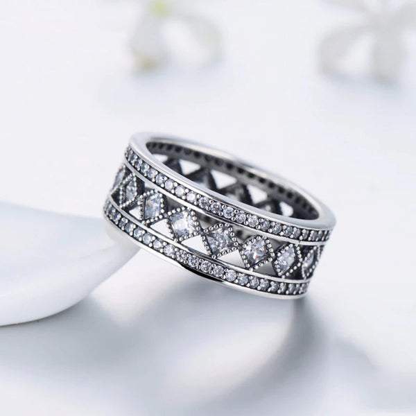 Funkelnde Ringe mit Zirkonia im Vintage-Stil