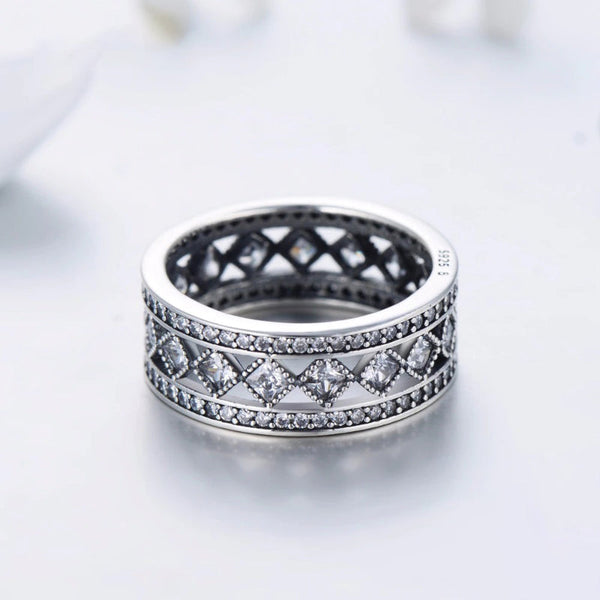 Funkelnde Ringe mit Zirkonia im Vintage-Stil