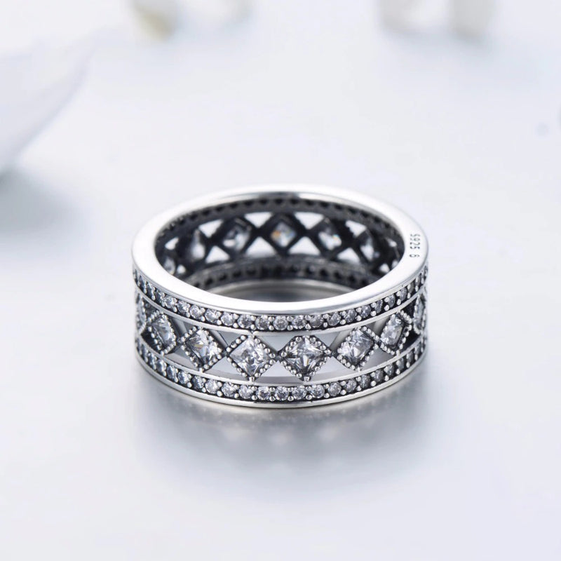 Funkelnde Ringe mit Zirkonia im Vintage-Stil