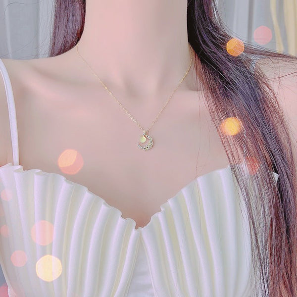 Mondschloss Halskette