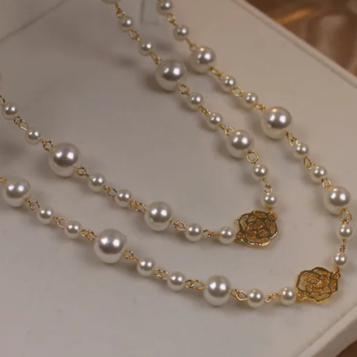 Carmiora - Perlenkette mit Blumen