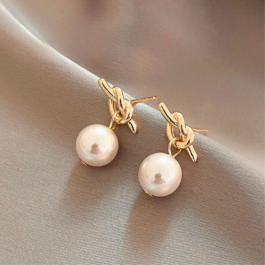 Ohrringe mit Knotenperlen-Anhänger