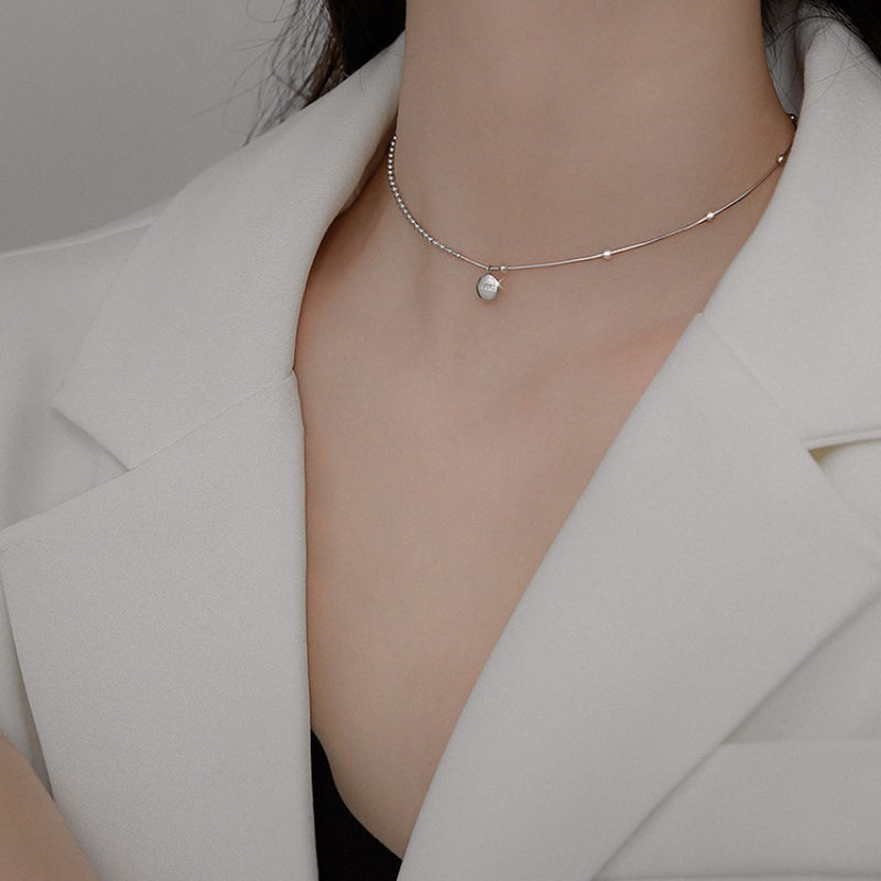 Asymmetrische Perlenkette mit Chokerhalsketten mit Glücksbringer-Anhänger