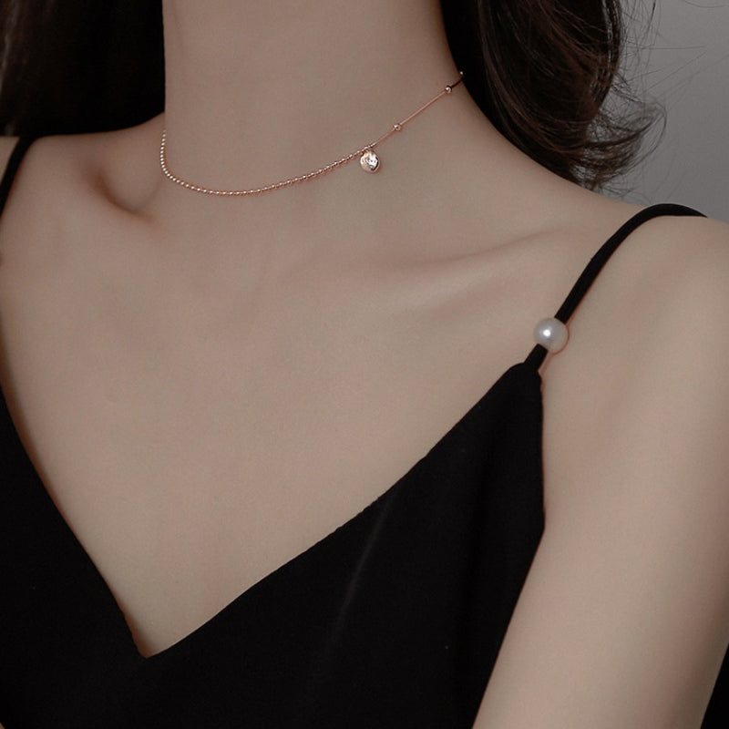 Asymmetrische Perlenkette mit Chokerhalsketten mit Glücksbringer-Anhänger